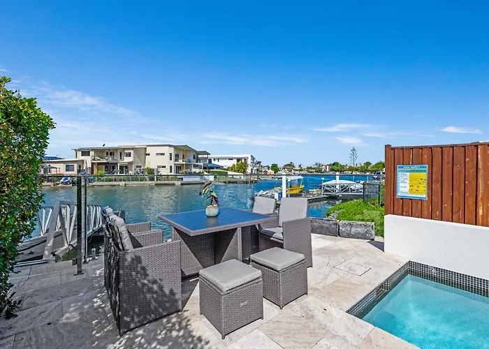 Luxury Modern Waterfront House