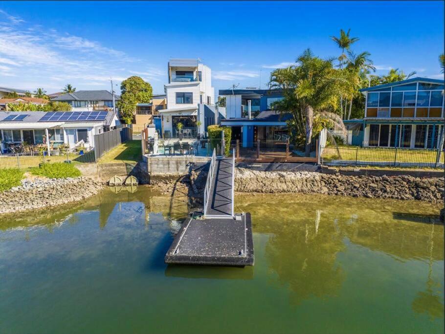 Luxury Modern Waterfront House Holiday home