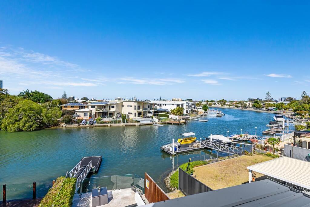 Luxury Modern Waterfront House * Gold Coast
