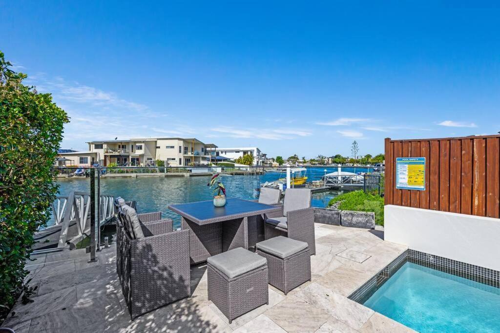Luxury Modern Waterfront House * Gold Coast