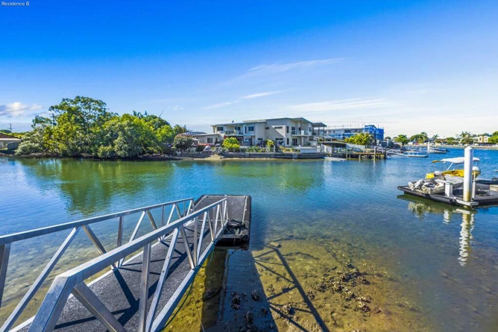 Luxury Modern Waterfront House * Gold Coast