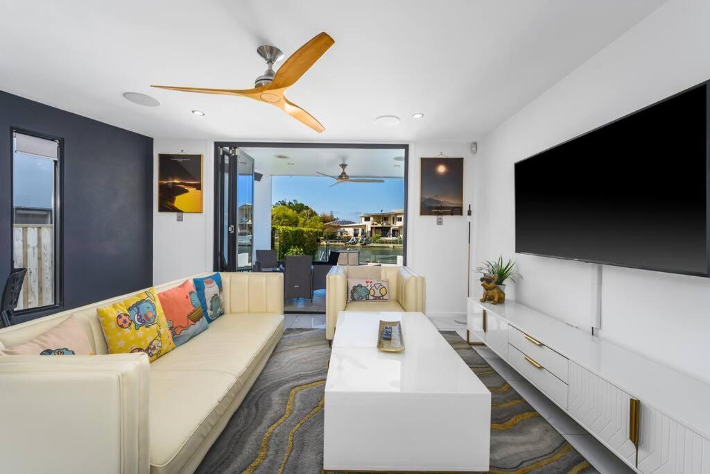 Luxury Modern Waterfront House * Gold Coast