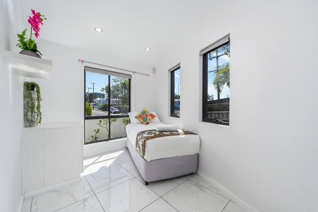 Holiday home Luxury Modern Waterfront House