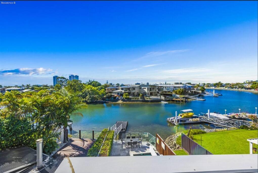 Luxury Modern Waterfront House Holiday home *